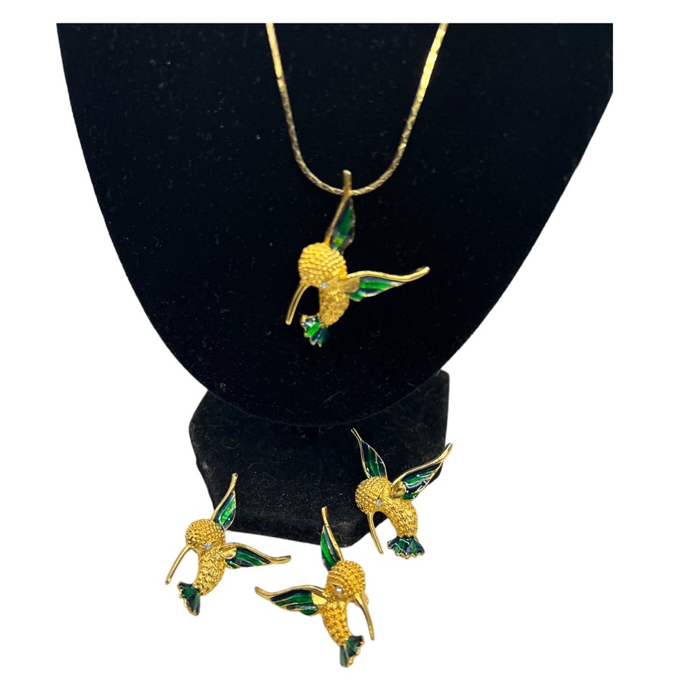 Vintage 1980s Hummingbird Pendant Necklace 
Gold Tone Enamel Wings & Rhinestones - Picture 6 of 7